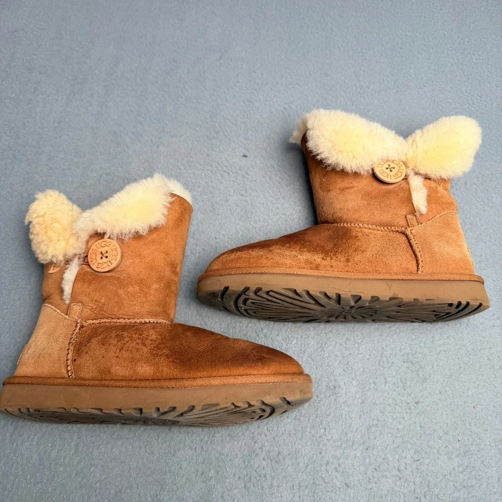 UGG Bailey Button Chestnut Suede Shearling Boots Womens 6 5803
